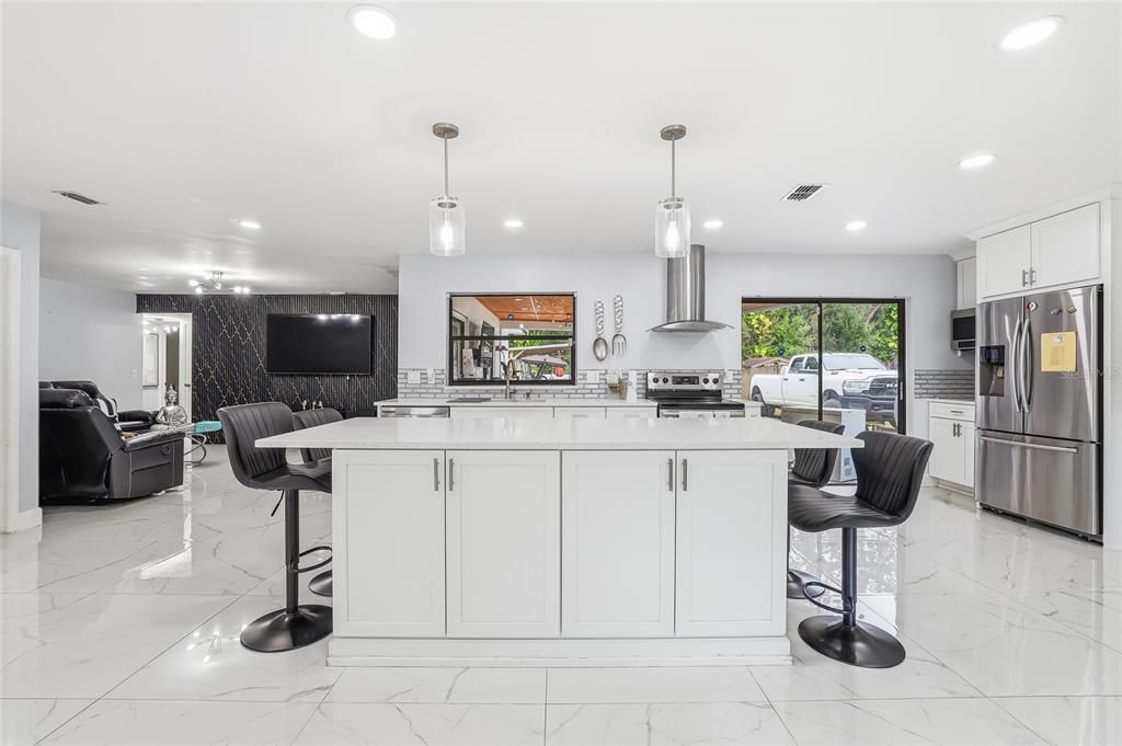 На продажу: $600,000 (4 спален, 2 ванн, 1484 Квадратных фут)