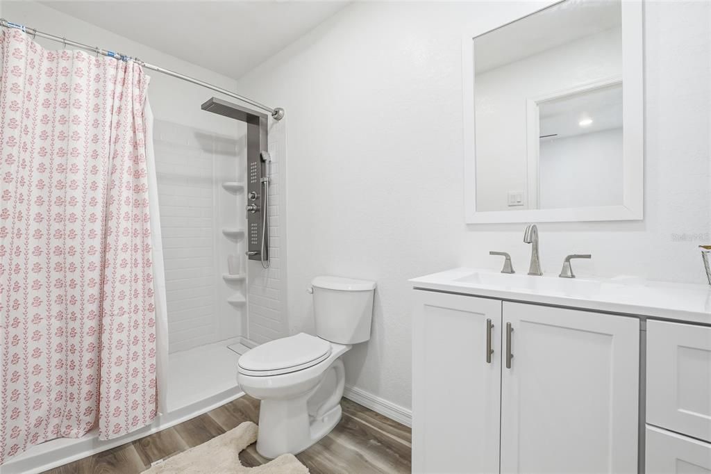 На продажу: $600,000 (4 спален, 2 ванн, 1484 Квадратных фут)