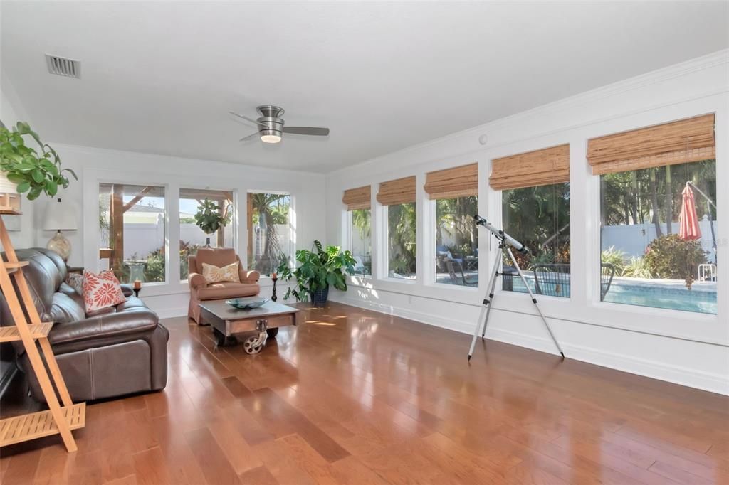 En Venta: $900,000 (4 camas, 2 baños, 2312 Pies cuadrados)