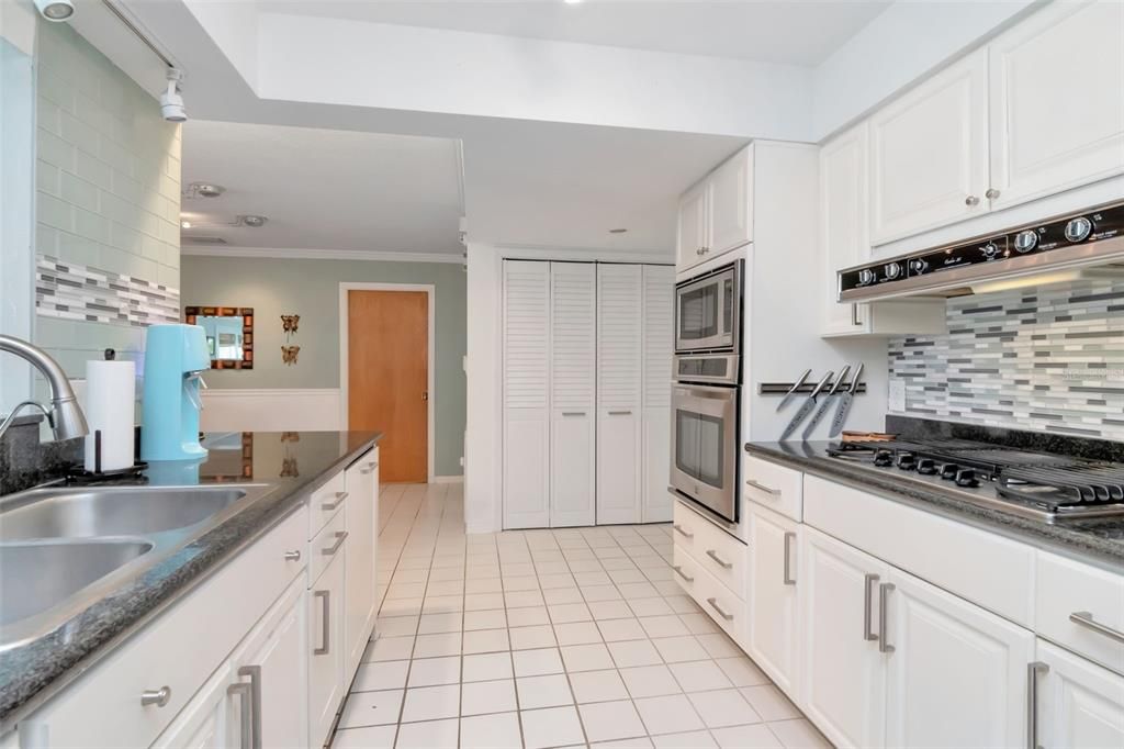 En Venta: $900,000 (4 camas, 2 baños, 2312 Pies cuadrados)