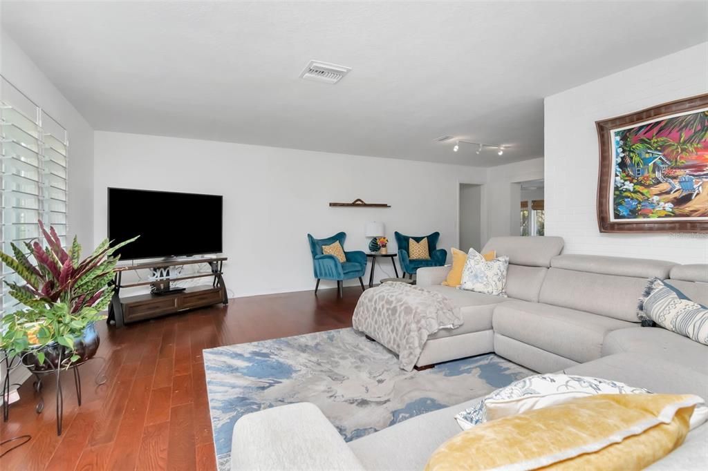 En Venta: $900,000 (4 camas, 2 baños, 2312 Pies cuadrados)