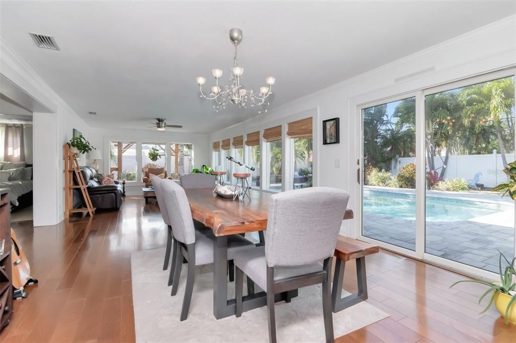 En Venta: $900,000 (4 camas, 2 baños, 2312 Pies cuadrados)