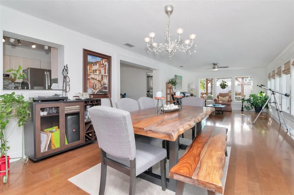 En Venta: $900,000 (4 camas, 2 baños, 2312 Pies cuadrados)