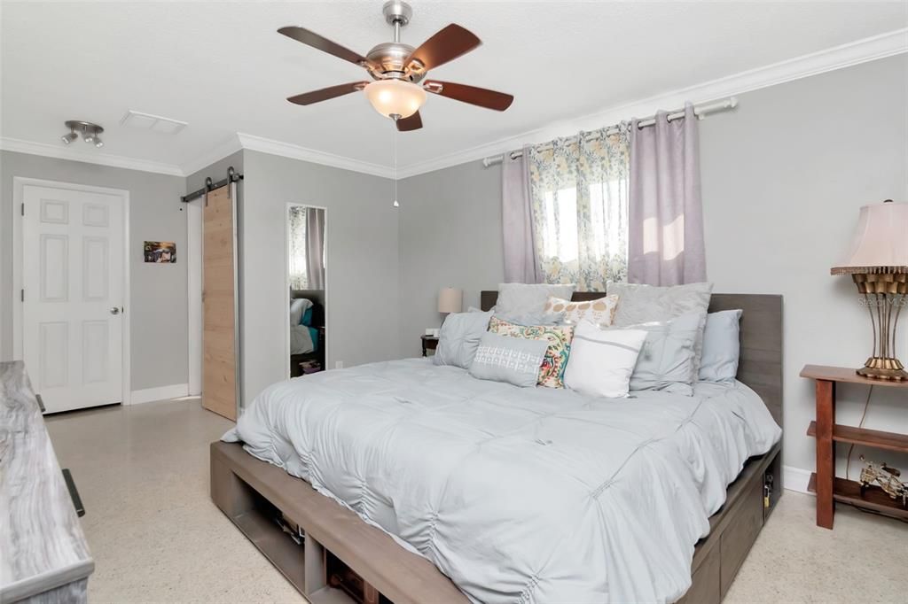 En Venta: $900,000 (4 camas, 2 baños, 2312 Pies cuadrados)