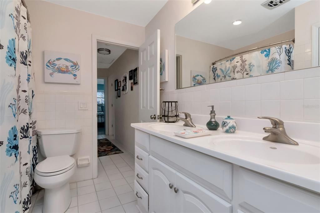 En Venta: $900,000 (4 camas, 2 baños, 2312 Pies cuadrados)