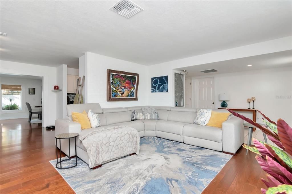 En Venta: $900,000 (4 camas, 2 baños, 2312 Pies cuadrados)