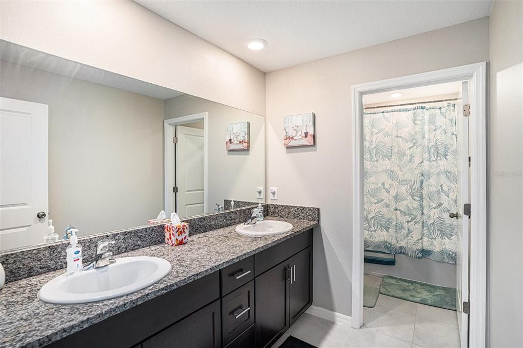 For Sale: $515,000 (6 beds, 3 baths, 3362 Square Feet)