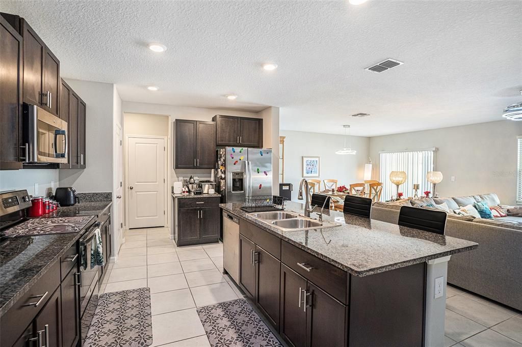 For Sale: $515,000 (6 beds, 3 baths, 3362 Square Feet)