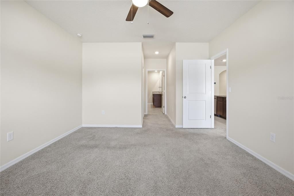 En Venta: $299,000 (3 camas, 2 baños, 1672 Pies cuadrados)