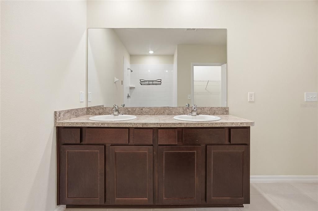 En Venta: $299,000 (3 camas, 2 baños, 1672 Pies cuadrados)