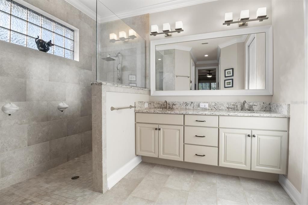 For Sale: $500,000 (3 beds, 2 baths, 2362 Square Feet)