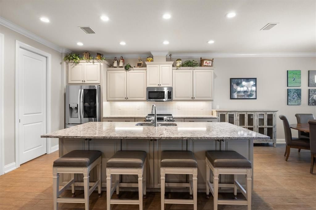 For Sale: $500,000 (3 beds, 2 baths, 2362 Square Feet)