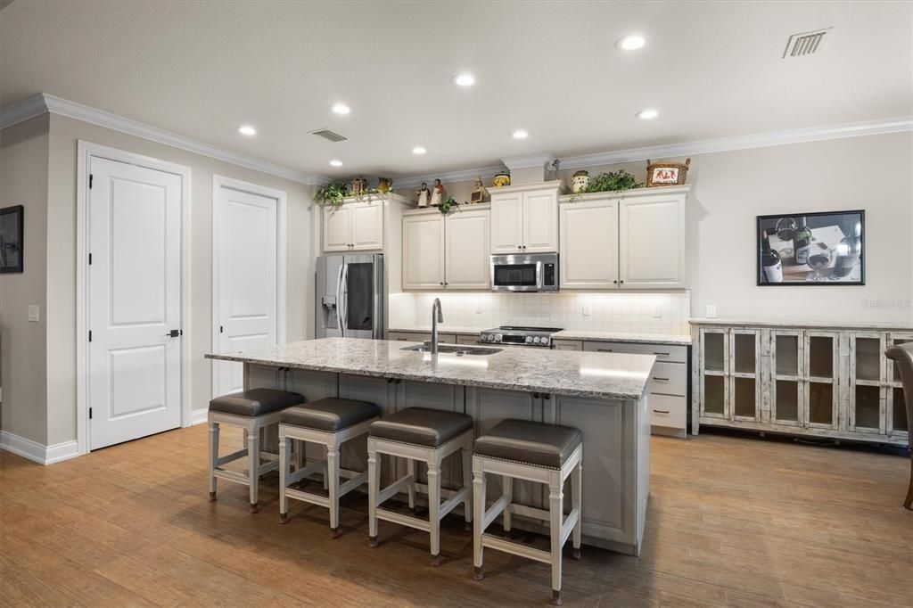 For Sale: $500,000 (3 beds, 2 baths, 2362 Square Feet)