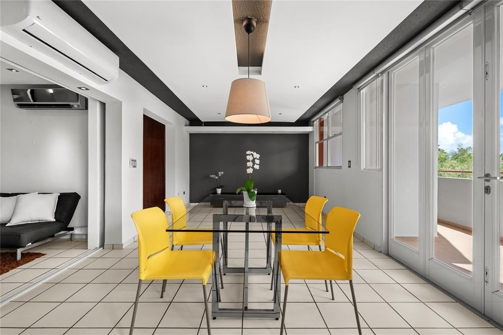 For Rent: $2,850 (3 beds, 2 baths, 1289 Square Feet)