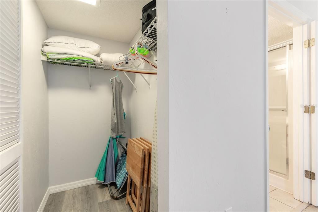 For Sale: $249,000 (2 beds, 2 baths, 876 Square Feet)