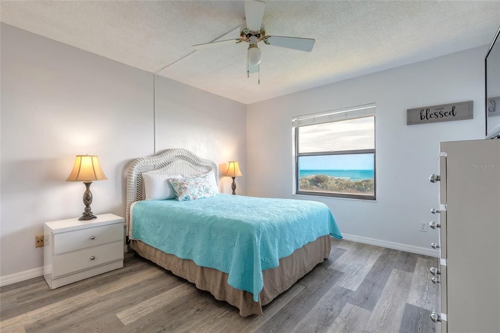 For Sale: $249,000 (2 beds, 2 baths, 876 Square Feet)