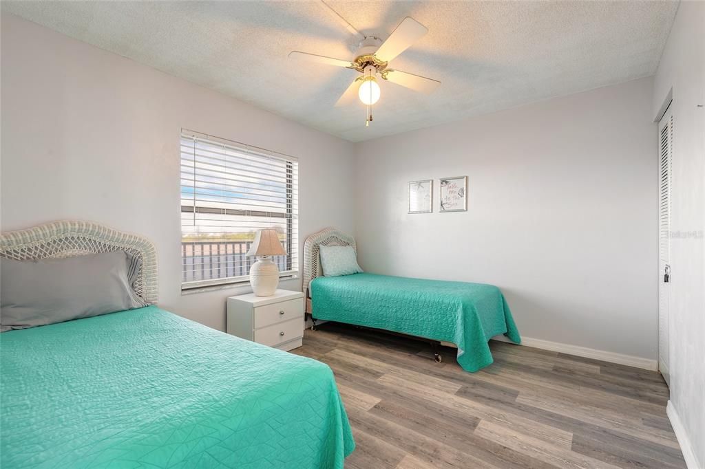 For Sale: $249,000 (2 beds, 2 baths, 876 Square Feet)