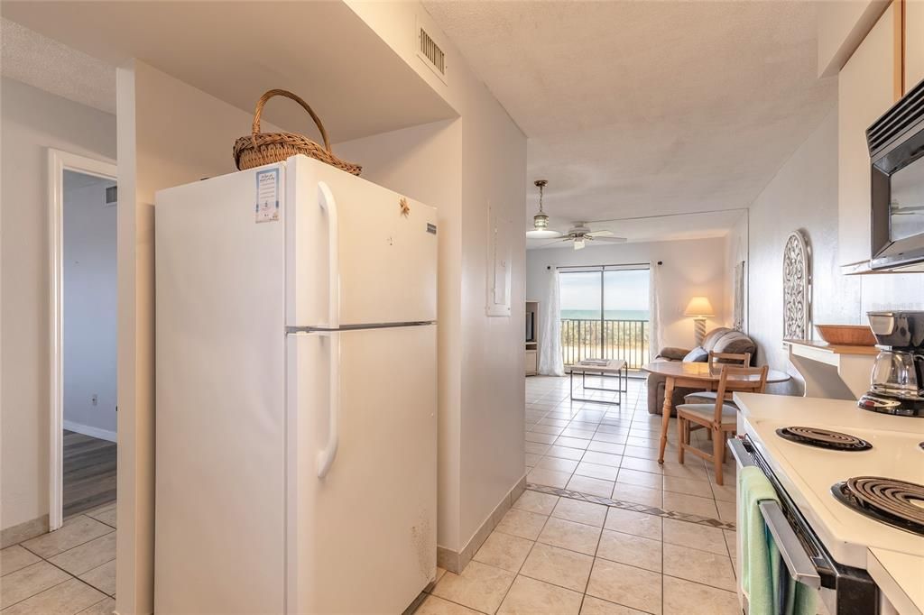 For Sale: $249,000 (2 beds, 2 baths, 876 Square Feet)