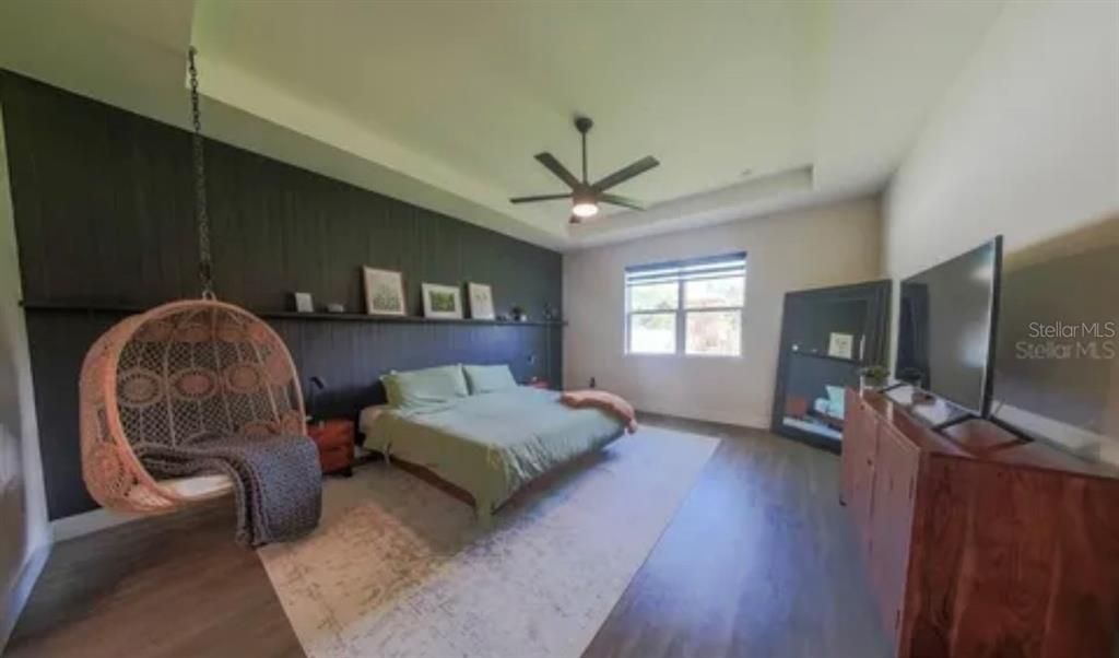 For Sale: $529,000 (5 beds, 3 baths, 2306 Square Feet)