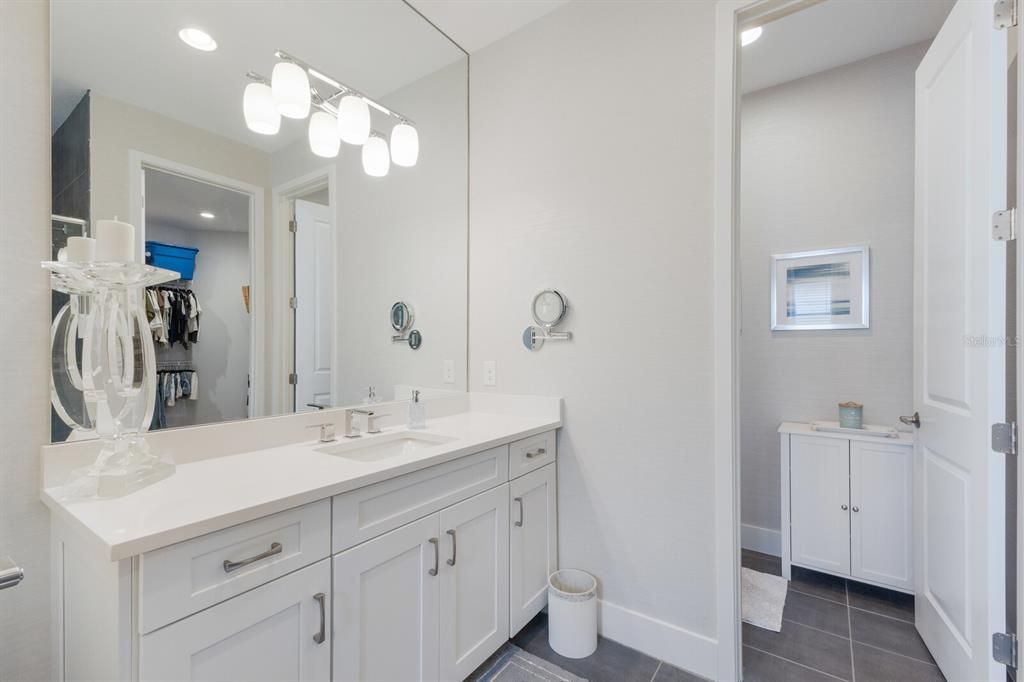 待售: $950,000 (3 贝兹, 2 浴室, 2298 平方英尺)