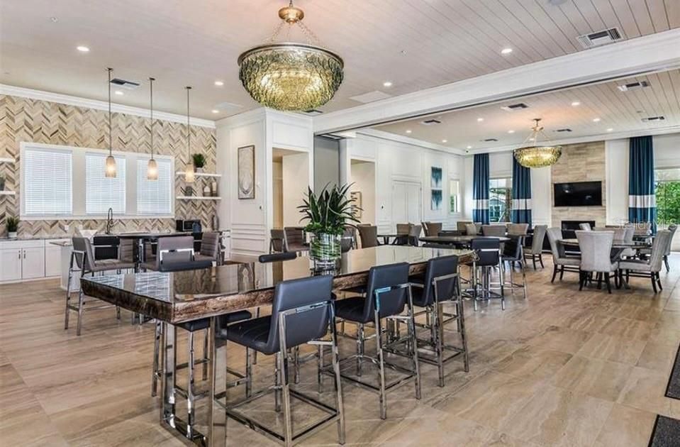 待售: $950,000 (3 贝兹, 2 浴室, 2298 平方英尺)