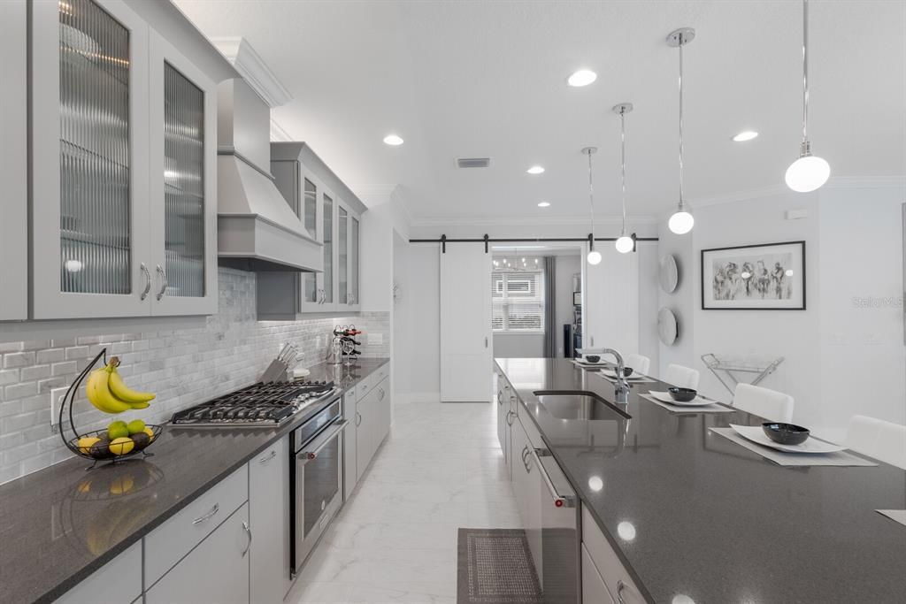 待售: $950,000 (3 贝兹, 2 浴室, 2298 平方英尺)