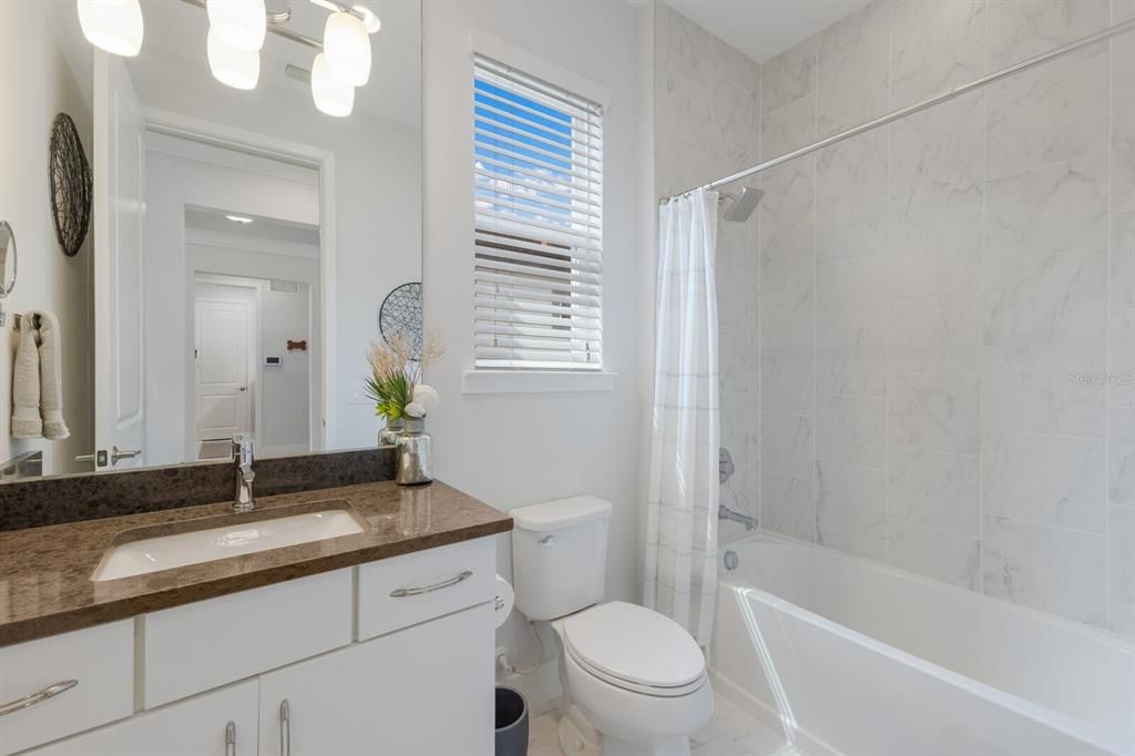 待售: $950,000 (3 贝兹, 2 浴室, 2298 平方英尺)