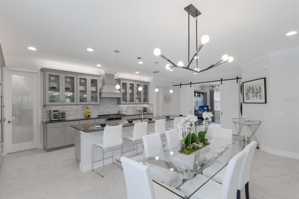 待售: $950,000 (3 贝兹, 2 浴室, 2298 平方英尺)