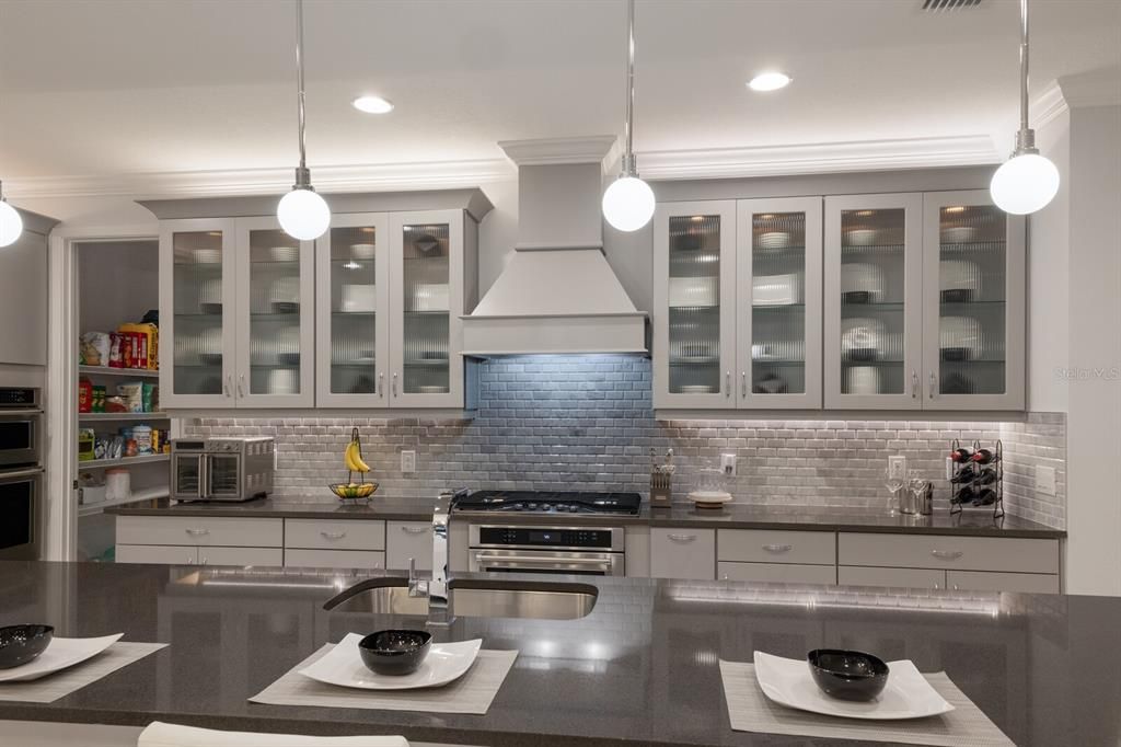 待售: $950,000 (3 贝兹, 2 浴室, 2298 平方英尺)