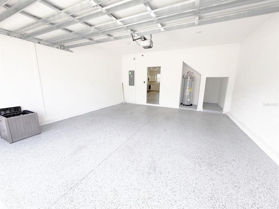 En Renta: $2,300 (3 camas, 2 baños, 1988 Pies cuadrados)