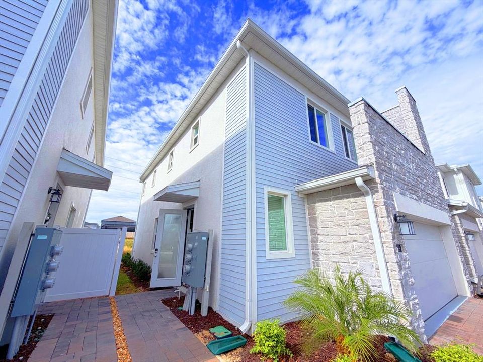 En Renta: $2,300 (3 camas, 2 baños, 1988 Pies cuadrados)