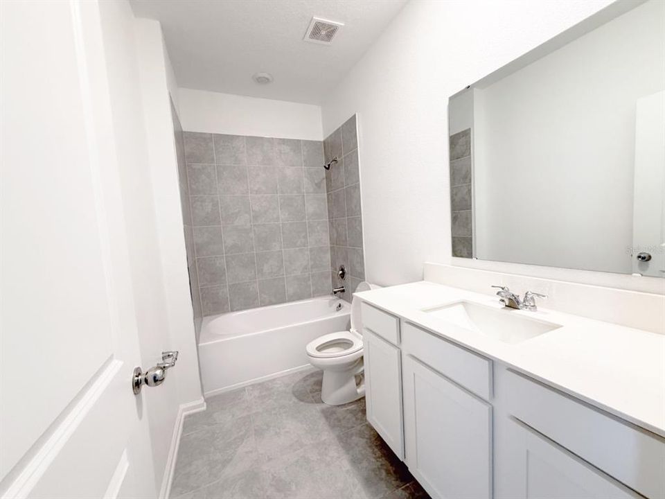 En Renta: $2,300 (3 camas, 2 baños, 1988 Pies cuadrados)