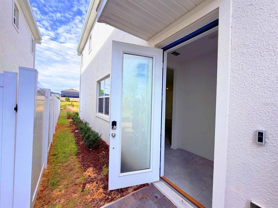 En Renta: $2,300 (3 camas, 2 baños, 1988 Pies cuadrados)