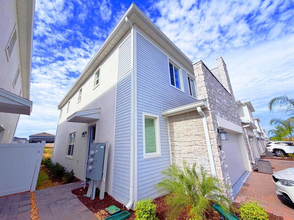 En Renta: $2,300 (3 camas, 2 baños, 1988 Pies cuadrados)