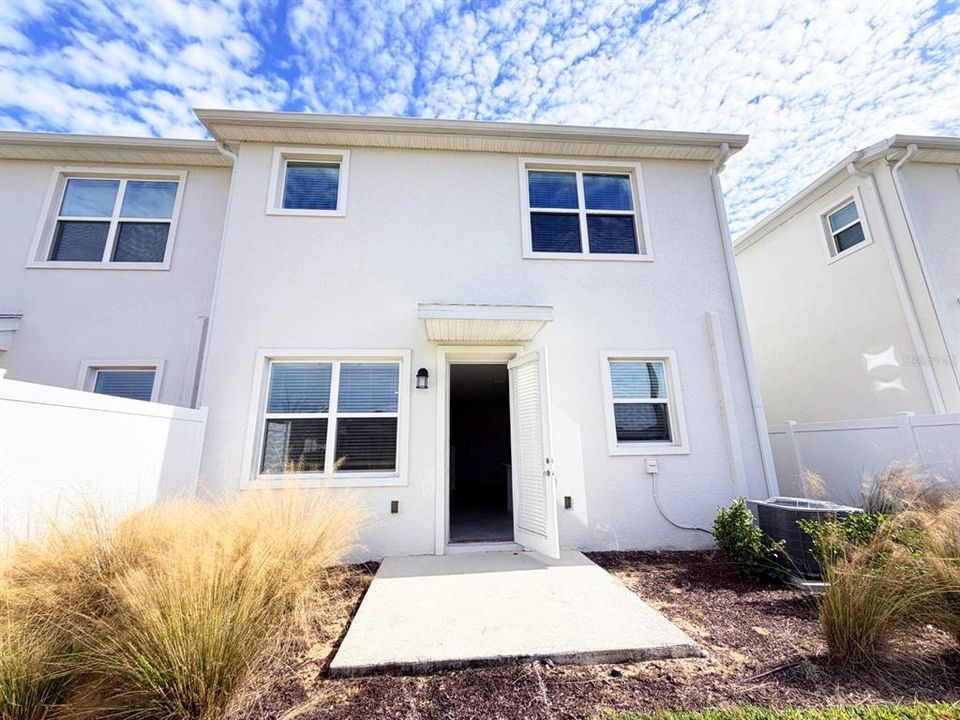 En Renta: $2,300 (3 camas, 2 baños, 1988 Pies cuadrados)