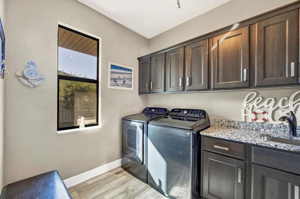 待售: $845,000 (3 贝兹, 2 浴室, 2025 平方英尺)