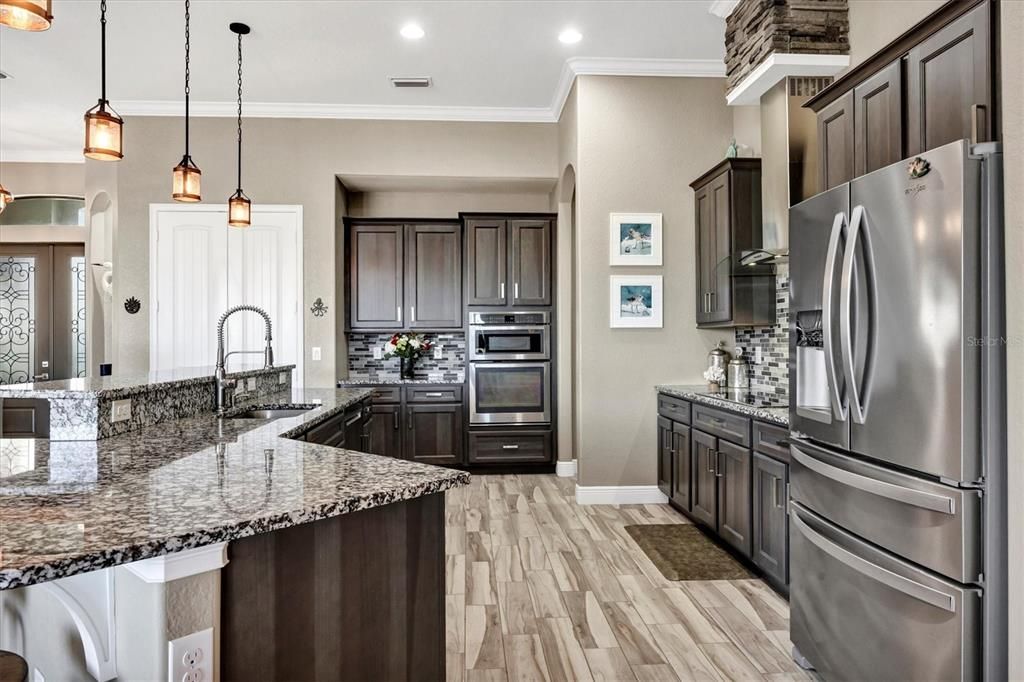 待售: $845,000 (3 贝兹, 2 浴室, 2025 平方英尺)