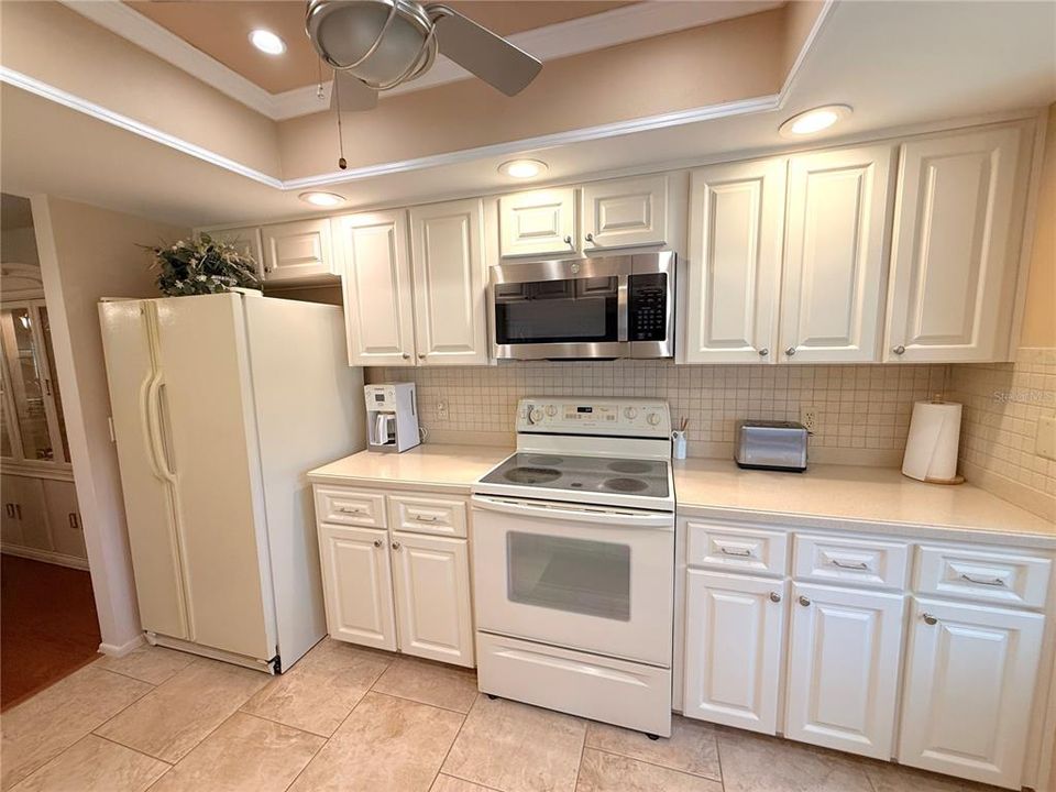 待售: $195,000 (2 贝兹, 2 浴室, 1395 平方英尺)