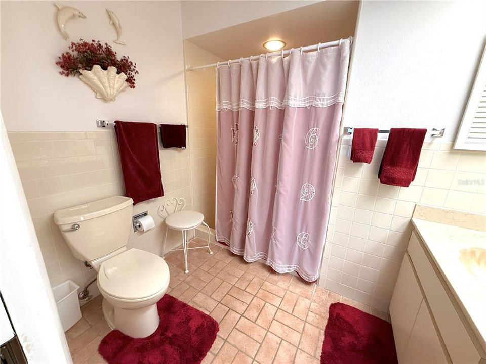 待售: $195,000 (2 贝兹, 2 浴室, 1395 平方英尺)