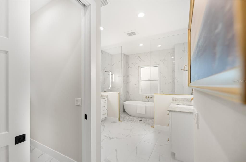 En Venta: $1,350,000 (3 camas, 3 baños, 2673 Pies cuadrados)