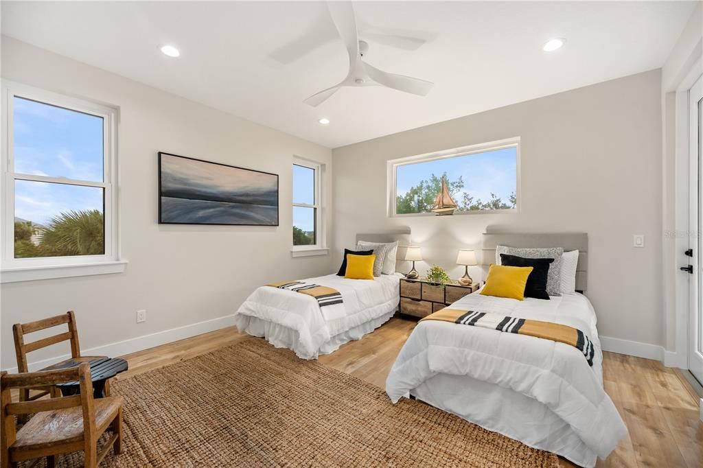 En Venta: $1,350,000 (3 camas, 3 baños, 2673 Pies cuadrados)