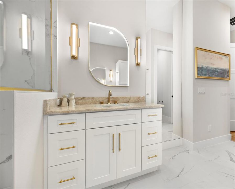 En Venta: $1,350,000 (3 camas, 3 baños, 2673 Pies cuadrados)