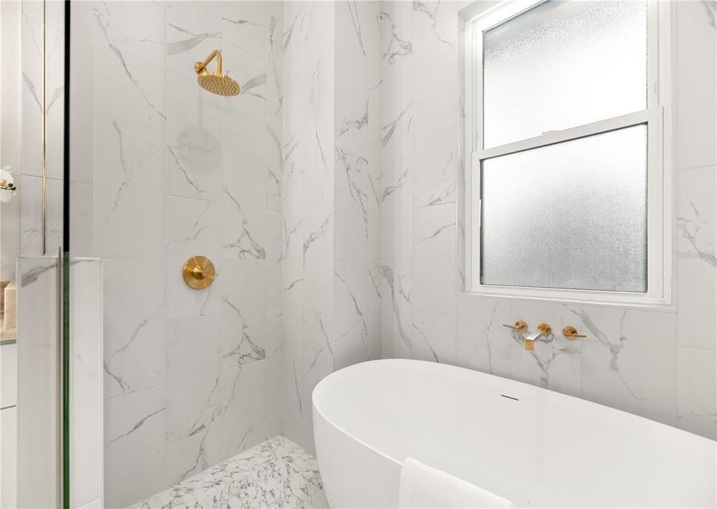 En Venta: $1,350,000 (3 camas, 3 baños, 2673 Pies cuadrados)