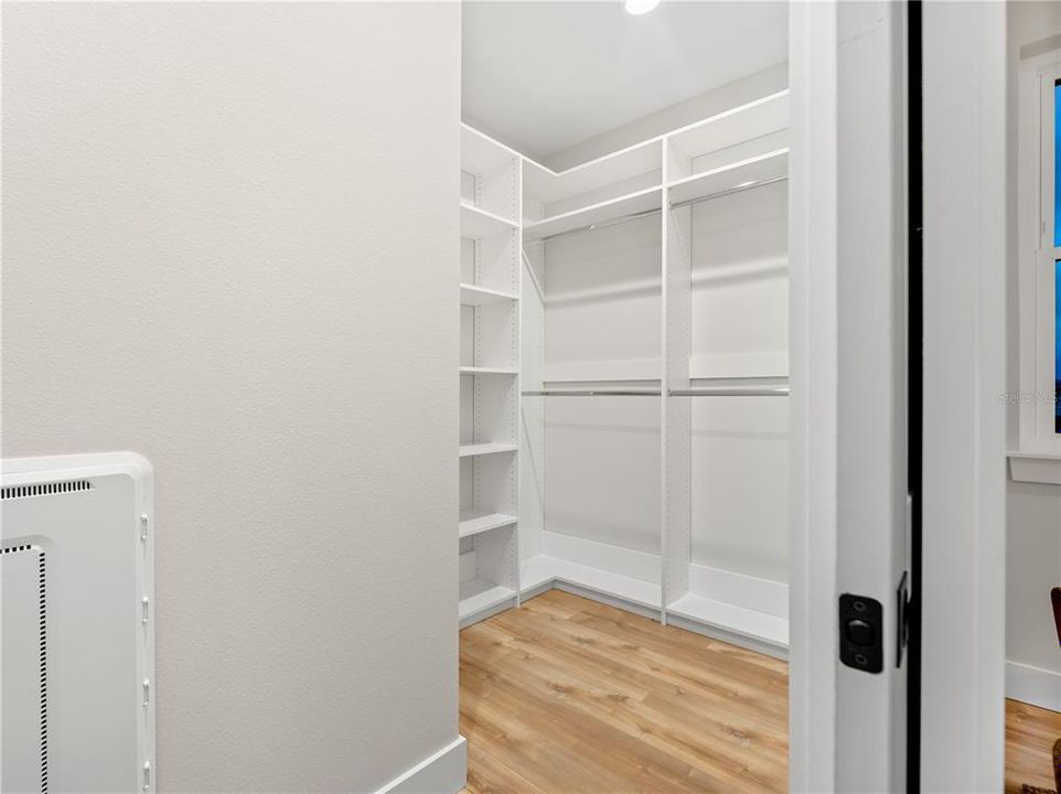 En Venta: $1,350,000 (3 camas, 3 baños, 2673 Pies cuadrados)