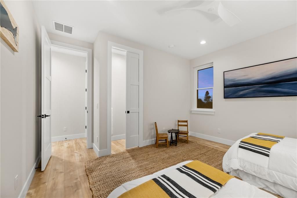 En Venta: $1,350,000 (3 camas, 3 baños, 2673 Pies cuadrados)