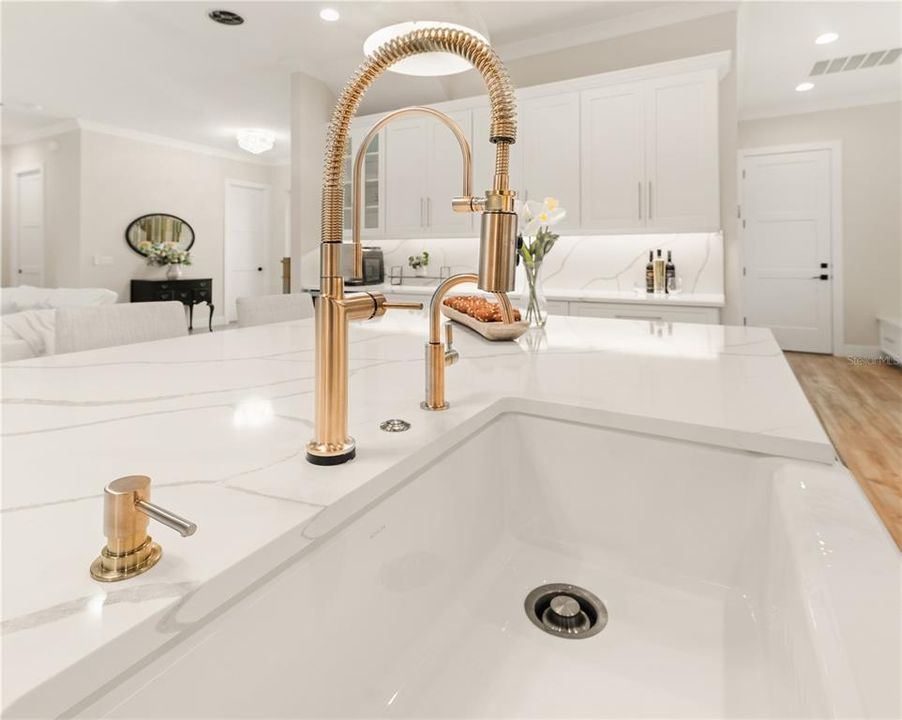 En Venta: $1,350,000 (3 camas, 3 baños, 2673 Pies cuadrados)