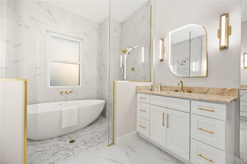 En Venta: $1,350,000 (3 camas, 3 baños, 2673 Pies cuadrados)