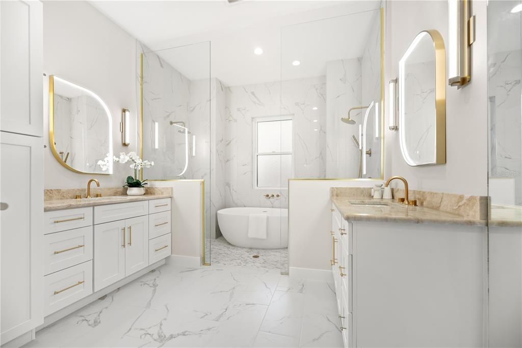 En Venta: $1,350,000 (3 camas, 3 baños, 2673 Pies cuadrados)