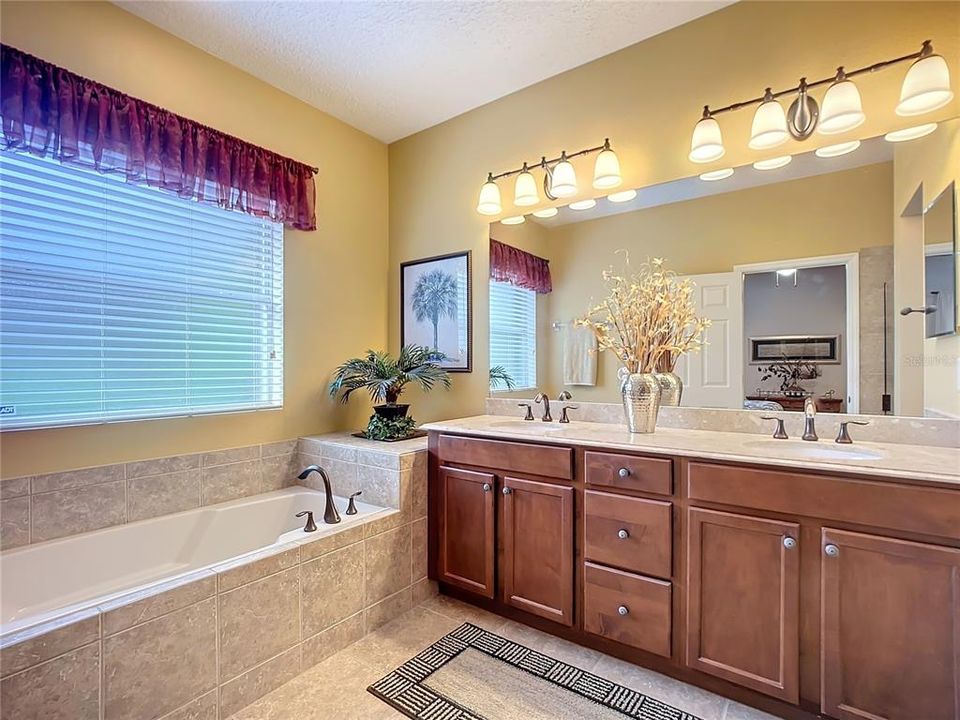 待售: $489,900 (3 贝兹, 2 浴室, 2074 平方英尺)