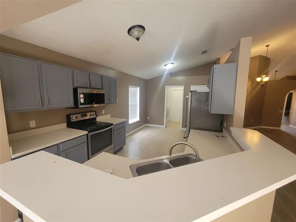 На продажу: $370,000 (4 спален, 2 ванн, 2021 Квадратных фут)